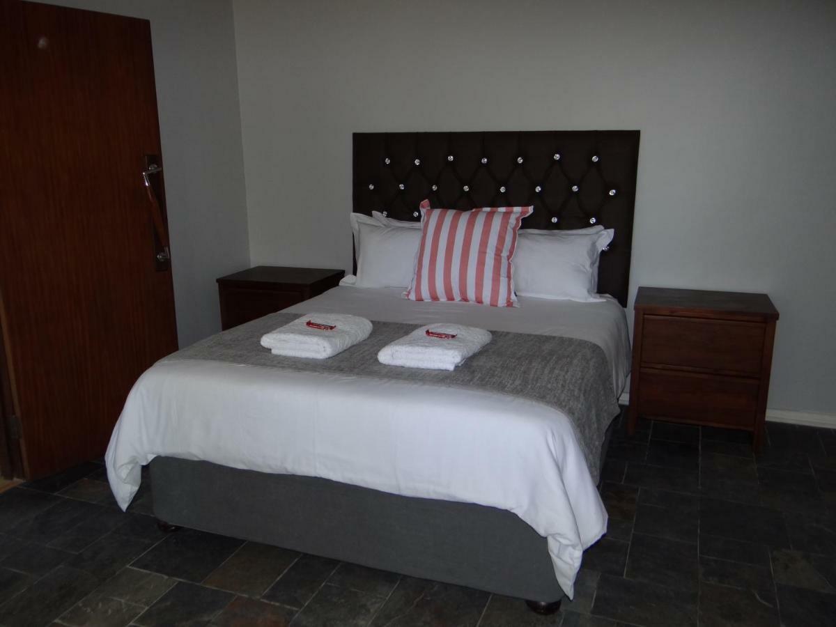 Credo Guest House Bloemfontein Esterno foto