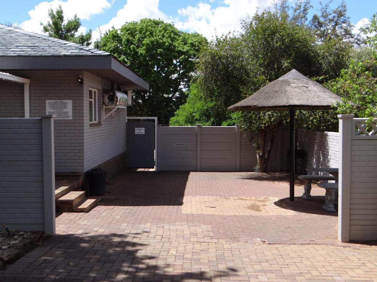 Credo Guest House Bloemfontein Esterno foto